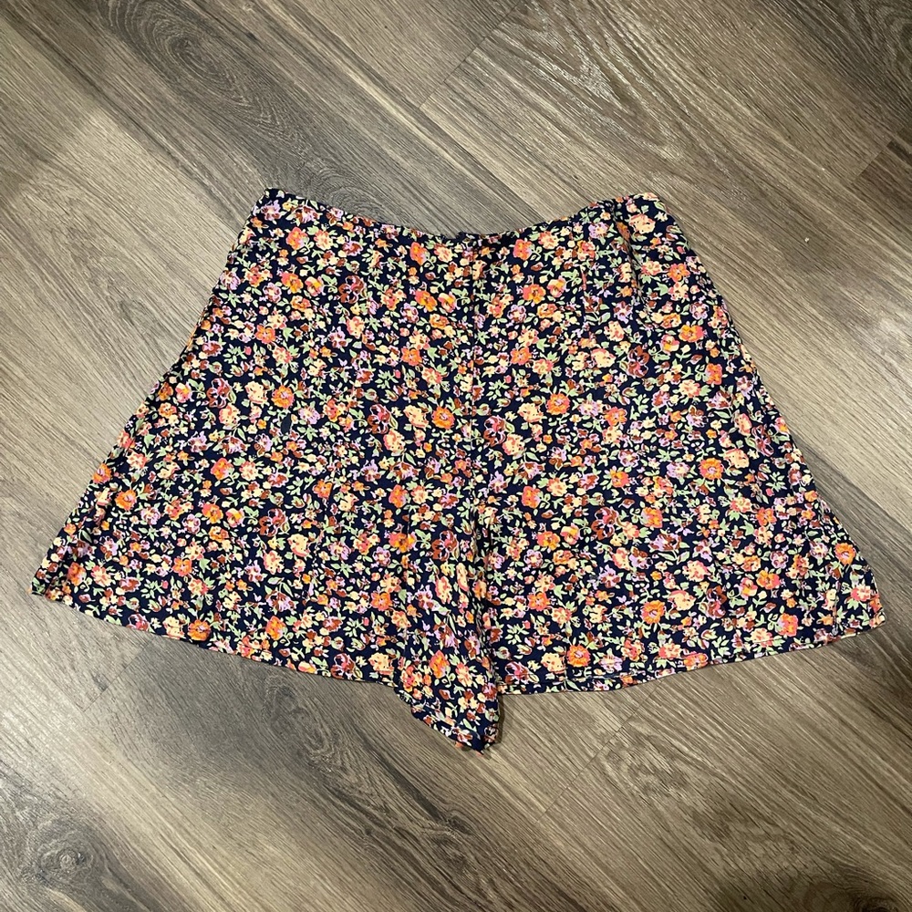 Flowy floral shorts